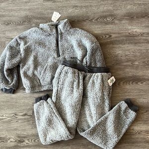 Hippie rose, extra large, cropped, soft Sherpa sweater w/ matching pants, size L